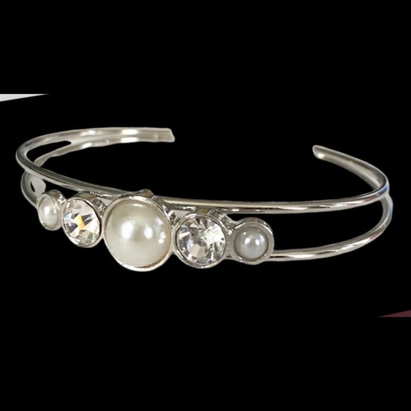 paparazzi Jewelry - Wedding Waltz - White Bracelet